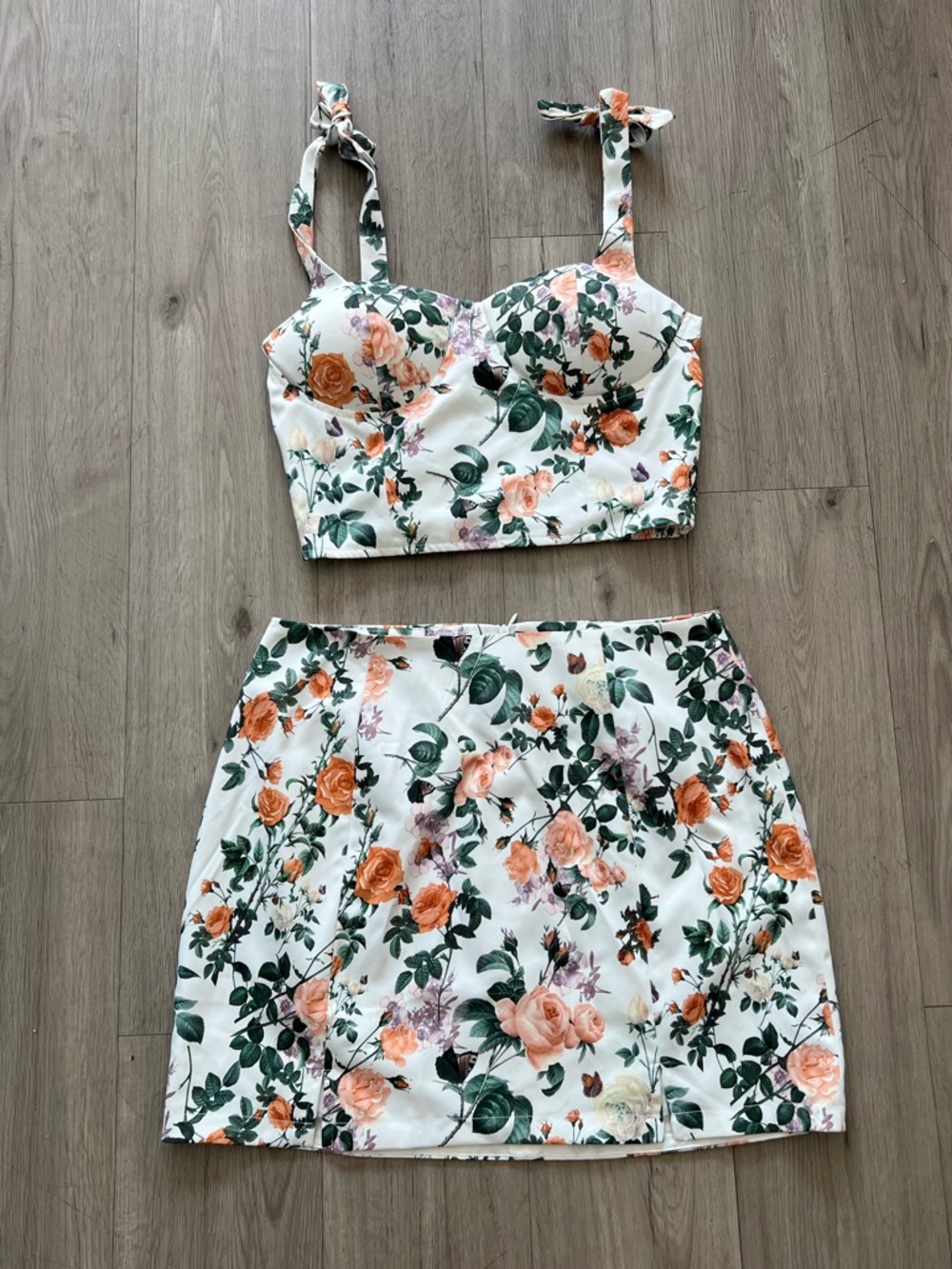 Kittenish Floral Mini Skirt & Top Set Sz Medium